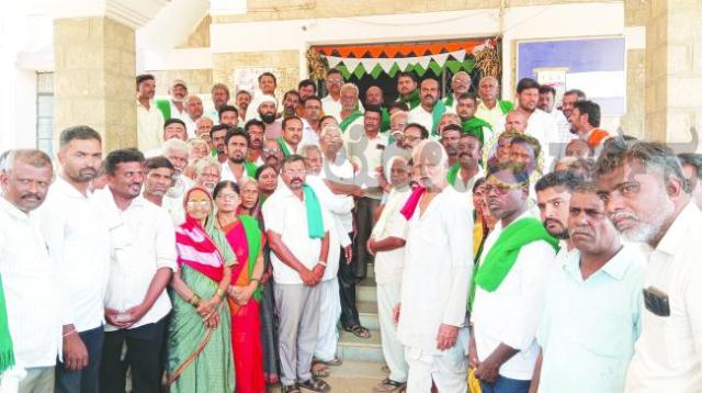 ಸವದತ್ತಿ ಬರಪೀಡಿತ ಘೋಷಣೆಗೆ ಆಗ್ರಹ  