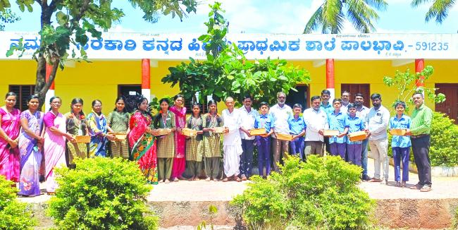 ಪಾಲಬಾವಿ ಶಾಲಾ ಮಕ್ಕಳಿಗೆ ಶೂ ಸೋಕ್ಸ್‌ ವಿತರಣೆ  