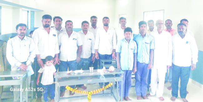 ಆರ್‌ಎಂಎಸ್‌ಎ ಶಾಲೆಗೆ 10 ಡೆಸ್ಕ್ಗಳ ವಿತರಣೆ  