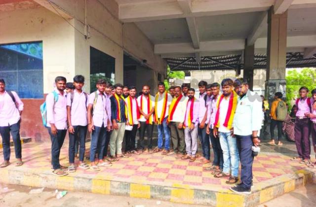 ಗ್ರಾಮೀಣ ಪ್ರದೇಶಕ್ಕೆ ಬಸ್ ಸೌಲಭ್ಯ, ಬಸ್ ಡಿಪೋ ಸ್ಥಾಪನೆಗೆ ಆಗ್ರಹಿಸಿ ಕರವೇ ಪ್ರತಿಭಟನೆ 