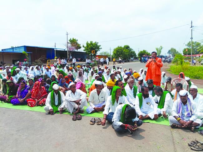 ರೈತರಿಂದ ಹೆದ್ದಾರೆ ತಡೆದು ಬೃಹತ್ ಪ್ರತಿಭಟನೆ 