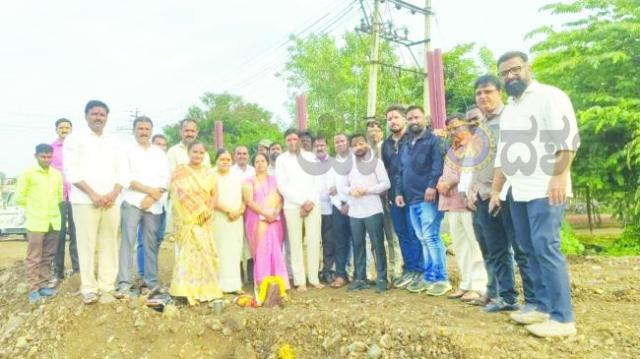 ಅಥಣಿಯಲ್ಲಿ ಕೆರೆ ತುಂಬುವ ಯೋಜನೆಗೆ ಚಾಲನೆ  