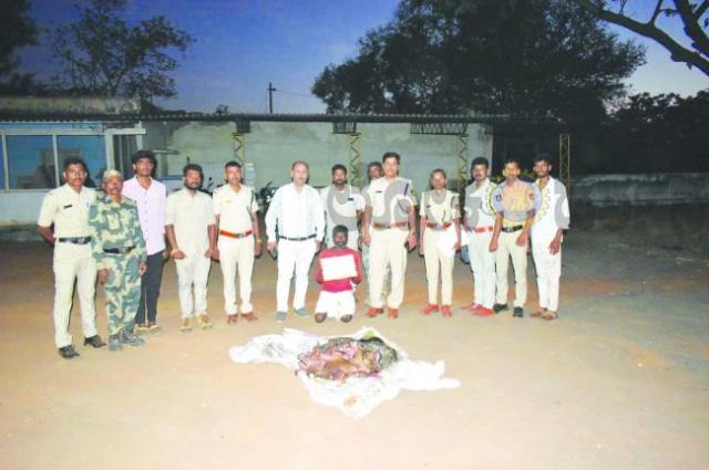 ಕಾಡುಹಂದಿ ಮಾಂಸ ಸಾಗಿಸುತ್ತಿದ್ದ ವ್ಯಕ್ತಿ ಬಂಧನ  