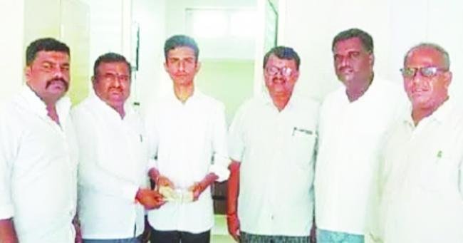 ಮೆಡಿಕಲ್ ಬಡ ವಿದ್ಯಾರ್ಥಿಗೆ ಧನಸಹಾಯ