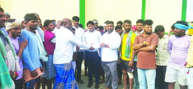 ಪೌರಕಾರ್ಮಿಕರ ದಿನಾಚರಣೆ: ಕ್ರೀಡಾ ವಿಜೇತರಿಗೆ ಬಹುಮಾನ, ಉತ್ತಮ ಸೇವೆ ಸಲ್ಲಿಸಿದವರಿಗೆ ಸನ್ಮಾನ