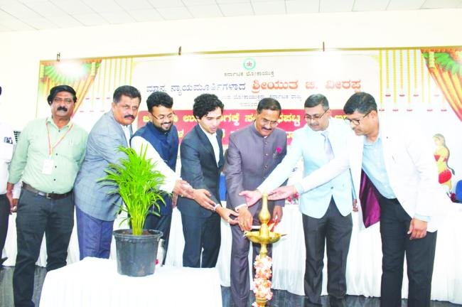 ಪಾರದರ್ಶಕ ಆಡಳಿತಕ್ಕೆ ಆದ್ಯತೆ ನೀಡಿ: ನ್ಯಾಯಮೂರ್ತಿ ವೀರ​‍್ಪ