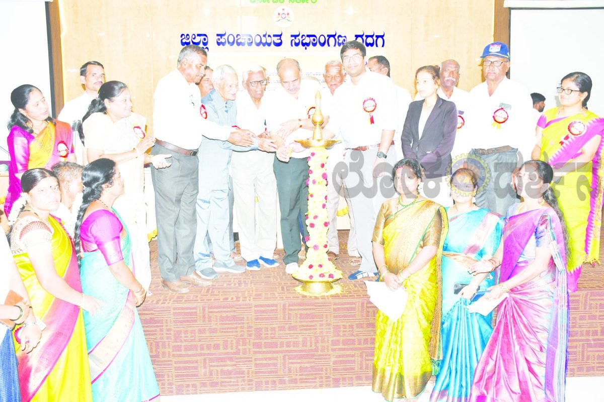 ಹಿರಿಯರ ಅನುಭವವನ್ನು ಯುವ ಪೀಳಿಗೆ ಅಳವಡಿಸಿಕೊಳ್ಳಲಿ: ಜಿಲ್ಲಾಧಿಕಾರಿ ಸಿ.ಎನ್‌. ಶ್ರೀಧರ