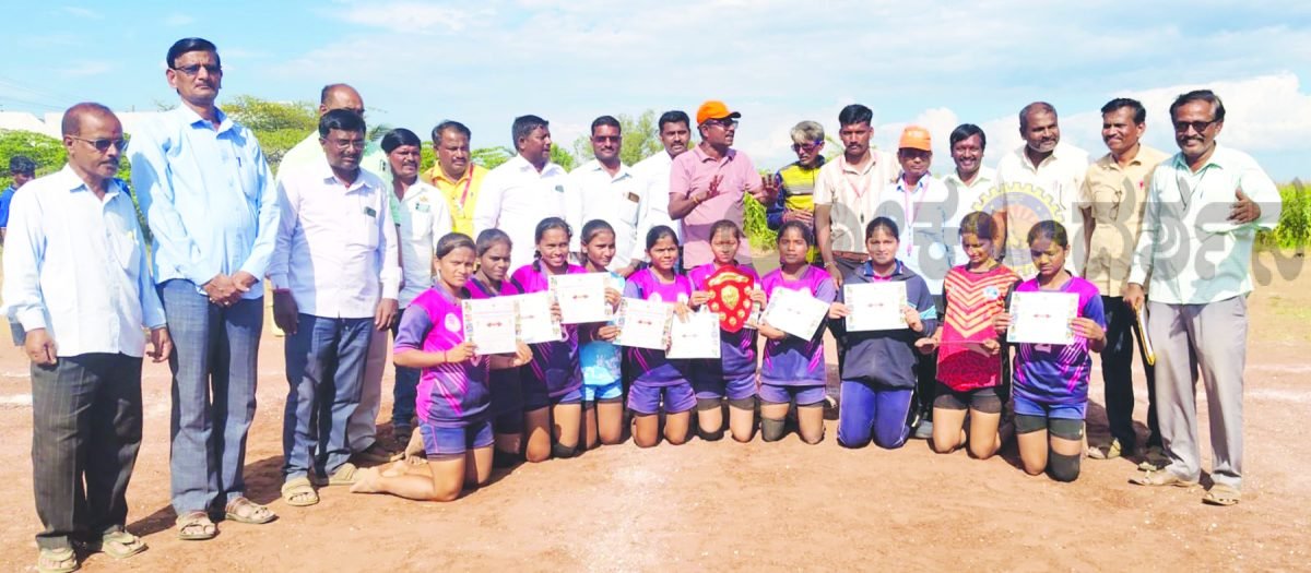 ಸಿದ್ದರಾಮೇಶ್ವರ ಪ್ರೌಢಶಾಲೆಯ ವಿದ್ಯಾರ್ಥಿನಿಯರು ಕಬಡ್ಡಿಯಲ್ಲಿ ಜಿಲ್ಲಾ ಮಟ್ಟಕ್ಕೆ ಆಯ್ಕೆ