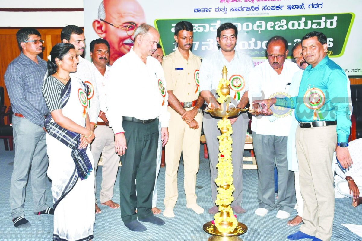 ಗಾಂಧೀಜಿ ಮತ್ತು ಶಾಸ್ತ್ರೀಜಿಯವರ ಆದರ್ಶಗಳನ್ನು ಜೀವನದಲ್ಲಿ ಅಳವಡಿಸಿಕೊಳ್ಳಿ
