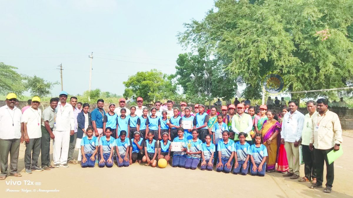ಜಿಲ್ಲಾ ಮಟ್ಟದ ಥ್ರೋಬಾಲ್ಗೆ ಗುಳೇದಗುಡ್ಡ ಸರ್ಕಾರಿ ಶಾಲೆಯ ಬಾಲಕಿಯರು ಆಯ್ಕೆ