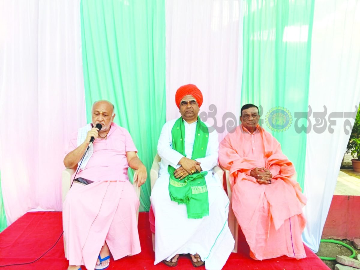 ಡಿವೈಎಸ್ಪಿ ವಿರುದ್ಧ ಅನುಚಿತ ವರ್ತನೆ ಆರೋಪ: ಕ್ರಮಕ್ಕೆ ಆಗ್ರಹಿಸಿ ಭಕ್ತರಿಂದ ಪ್ರತಿಭಟನೆ
