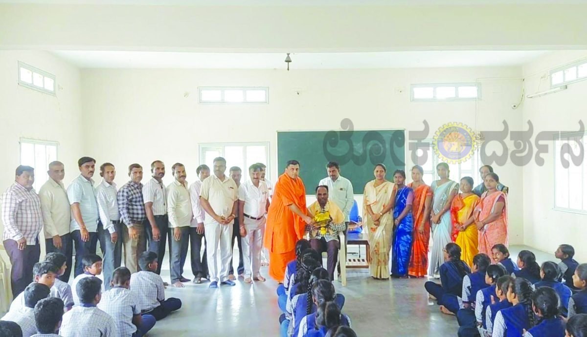 ರಾಜ್ಯ ಮಟ್ಟದ ಉತ್ತಮ ಶಿಕ್ಷಕ ಪ್ರಶಸ್ತಿಗೆ ಭಾಜನರಾದ ಮಲ್ಲಯ್ಯ ಪುರಾಣಿಕಮಠ ಅವರಿಗೆ ಸನ್ಮಾನ