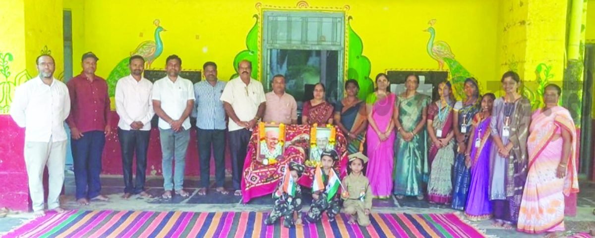 ಗಾಂಧೀಜಿ ರವರ ಅಹಿಂಸೆ ಮತ್ತು ಸರಳತೆಯ ಆದರ್ಶ ಅಳವಡಿಸಿಕೊಳ್ಳಿ : ರವಿ ಚಂದ್ರ ಬಾಗಲಿ