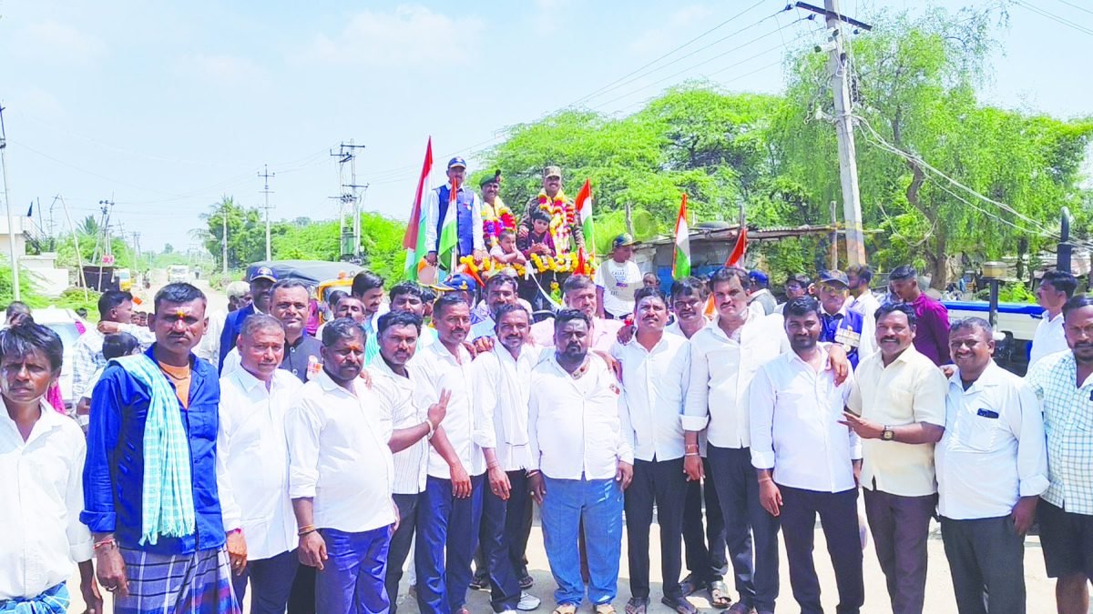ಮಾಜಿ ಸೈನಿಕ ರಹಿಮಾನ್ ಹೆಬ್ಬಳ್ಳಿಗೆ ಹುಯಿಲಗೋಳದಲ್ಲಿ ಅದ್ಧೂರಿ ಸ್ವಾಗತ