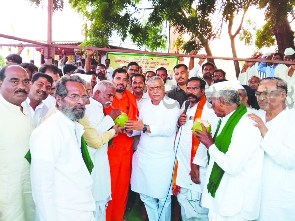 ಶಾಸಕರ ಬರವಶ ಮೆರೆಗೆ ರೈತರ ಆಮರಣ ಉಪವಾಸ ಅಂತ್ಯ