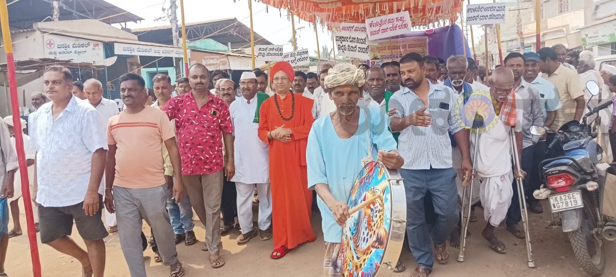 ಸಿಗ್ಲಿ ಗ್ರಾಮದಲ್ಲಿ ಹದಗೆಟ್ಟ ರಸ್ತೆಗಳು: ಗ್ರಾಮಸ್ಥರಿಂದ ಧರಣಿ