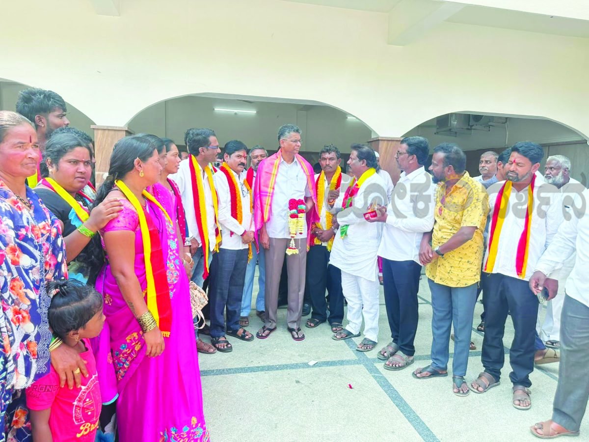 ಕನ್ನಡಪರ ಸಂಘಟನೆಗಳ ಮುಖಂಡರಿಂದ ಸತೀಶ್ ಜಾರಕಿಹೊಳಿ ಸನ್ಮಾನ