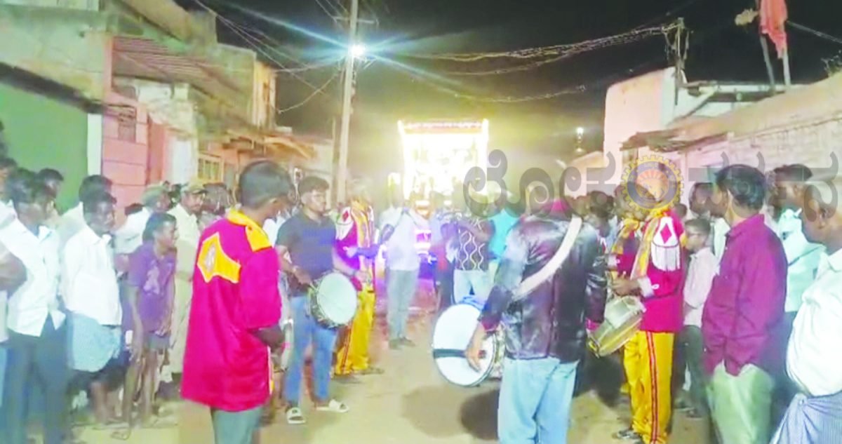 ಮಹಬೂಬ್ ಸುಭಾನಿ ಉರುಸ್ ಅಂಗವಾಗಿ ಭಾವೈಕ್ಯತೆಯ ಸಂದೇಶ ಸಾರಿದ ಮೆರವಣಿಗೆ
