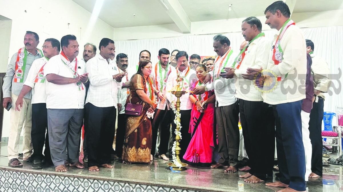 ಮುಂಡಗೋಡಿನಲ್ಲಿ ಕಾಂಗ್ರೆಸ್ ಸಂಘಟನಾ ಶಕ್ತಿ ಪ್ರದರ್ಶನ