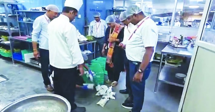 ಹೆಚ್ಚಿದ ಆಹಾರ ಸುರಕ್ಷತಾ ಪರಿಶೀಲನೆ: ಬೆಂಗಳೂರಿನ ಹೋಟೆಲ್‌, ರೆಸ್ಟೋರೆಂಟ್‌ಗಳಲ್ಲಿ ಸುರಕ್ಷತಾ ಆಡಿಟ್‌ಗೆ ಒತ್ತು