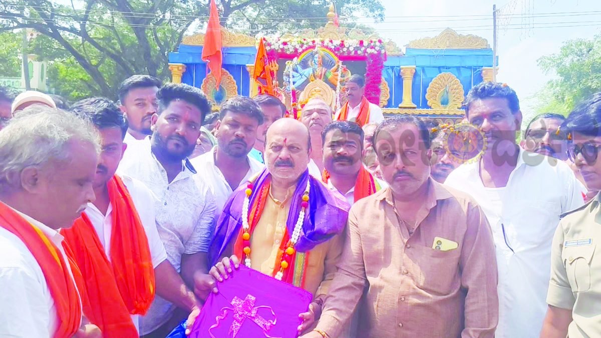 ಸಿಎಂ ವಿಡಿಯೋ ಕಾನ್ಫರೆನ್ಸ್‌ ಮಾಡಿದರೆ ಬರ ನಿರ್ವಹಿಸಲು ಸಾಧ್ಯವಿಲ್ಲ: ಬೊಮ್ಮಾಯಿ