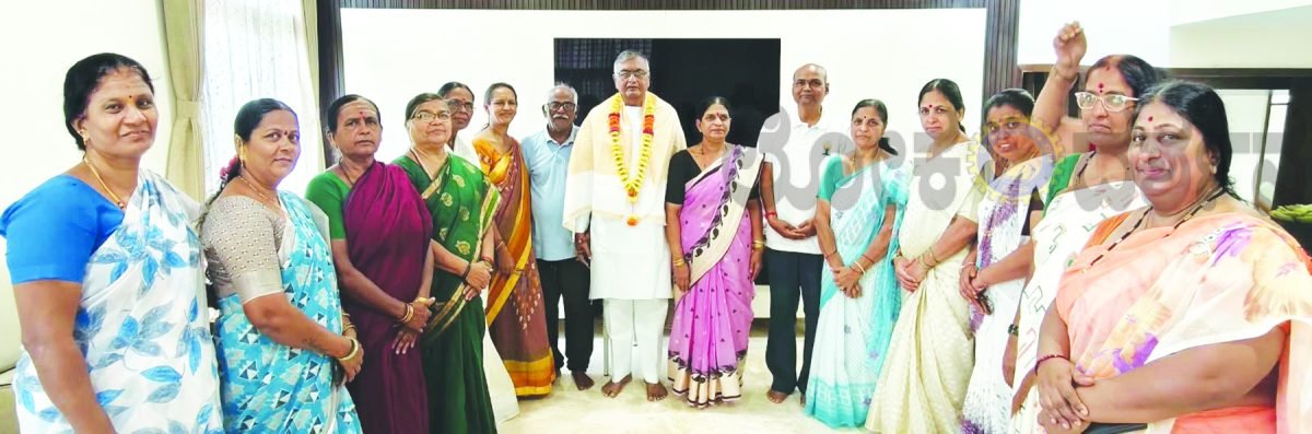 ಕರಿಯಮ್ಮ ದೇವಿ ಮಹಿಳಾ ಮಂಡಳದ ವತಿಯಿಂದ ವಾಸಣ್ಣ  ಕುರಡಗಿ ಅವರಿಗೆ ಸನ್ಮಾನ