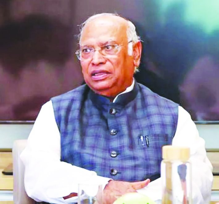 ಖರ್ಗೆ ‘ಲಂಚ್ ಡಿಪ್ಲೊಮಸಿ’: ಇಂಡಿಯಾ ಬ್ಲಾಕ್ ಒಗ್ಗಟ್ಟು, ಕಾಂಗ್ರೆಸ್-ಎಸ್‌ಪಿ ಸಮನ್ವಯಕ್ಕೆ ಒತ್ತು