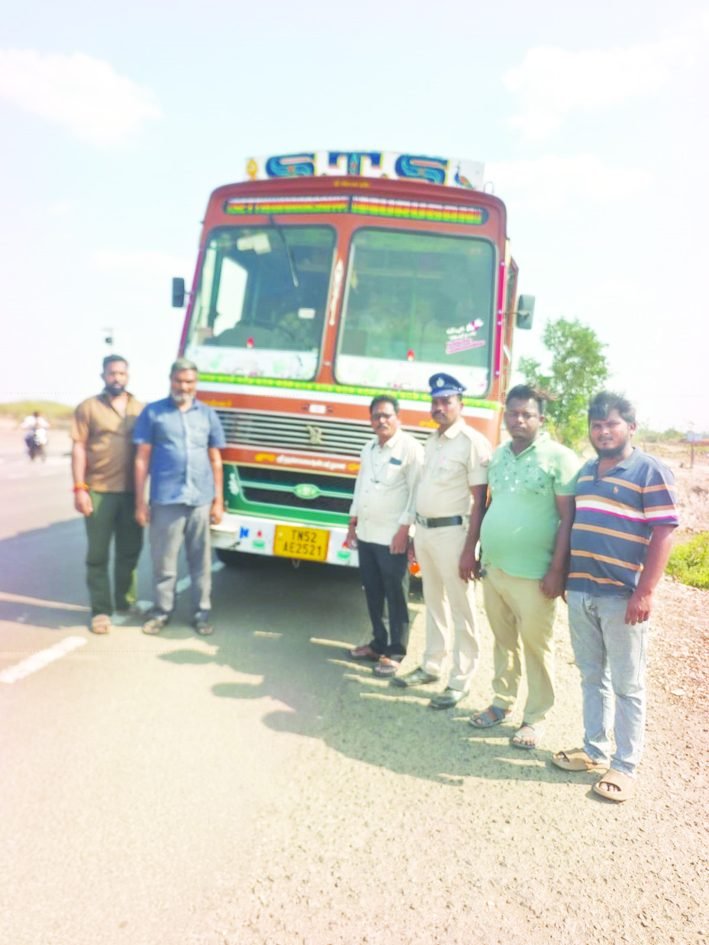 ಅಕ್ರಮವಾಗಿ ಸಾಗಿಸುತ್ತಿದ್ದ 33.83 ಟನ್ ಅಕ್ಕಿ ಜಪ್ತಿ: ರಾಯಚೂರಿನಿಂದ ಮಹಾರಾಷ್ಟ್ರಕ್ಕೆ ಸಾಗಾಟ; ಇಬ್ಬರು ಲಾರಿ ಚಾಲಕರ ಬಂಧನ