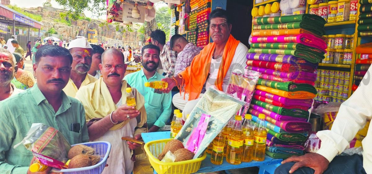 ನವರಾತ್ರಿ ಸಂಭ್ರಮಕ್ಕೆ ಏಳುಕೊಳ್ಳದ ನಾಡು ಯಲ್ಲಮ್ಮನಗುಡ್ಡ ಸಜ್ಜು