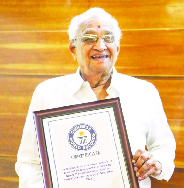 ಗಿನ್ನೆಸ್ ದಾಖಲೆ ಹೊಂದಿರುವ ಪಿ. ಬಾಲಸುಬ್ರಮಣಿಯನ್ ಮೆನನ್ ಅವರಿಗೆ ಕೇರಳ ಹೈಕೋರ್ಟ್‌ನಿಂದ ಹಿರಿಯ ವಕೀಲ ಗೌರವ