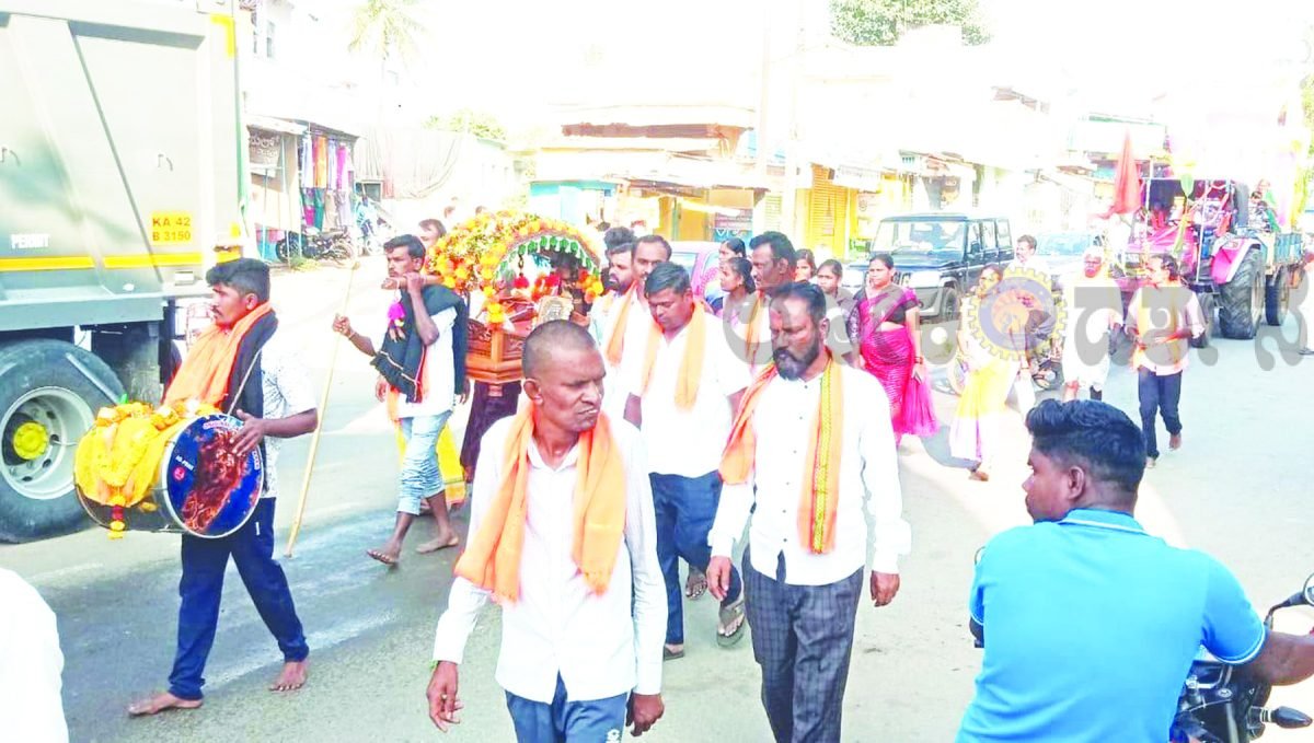ಅದ್ದೂರಿಯಾಗಿ ನಡೆದ ಉಡಚಮ್ಮದೇವಿ (ಕರೆಮ್ಮದೇವಿ)ಯ ನೂತನ ಪಲ್ಲಕ್ಕಿ ಉತ್ಸವ