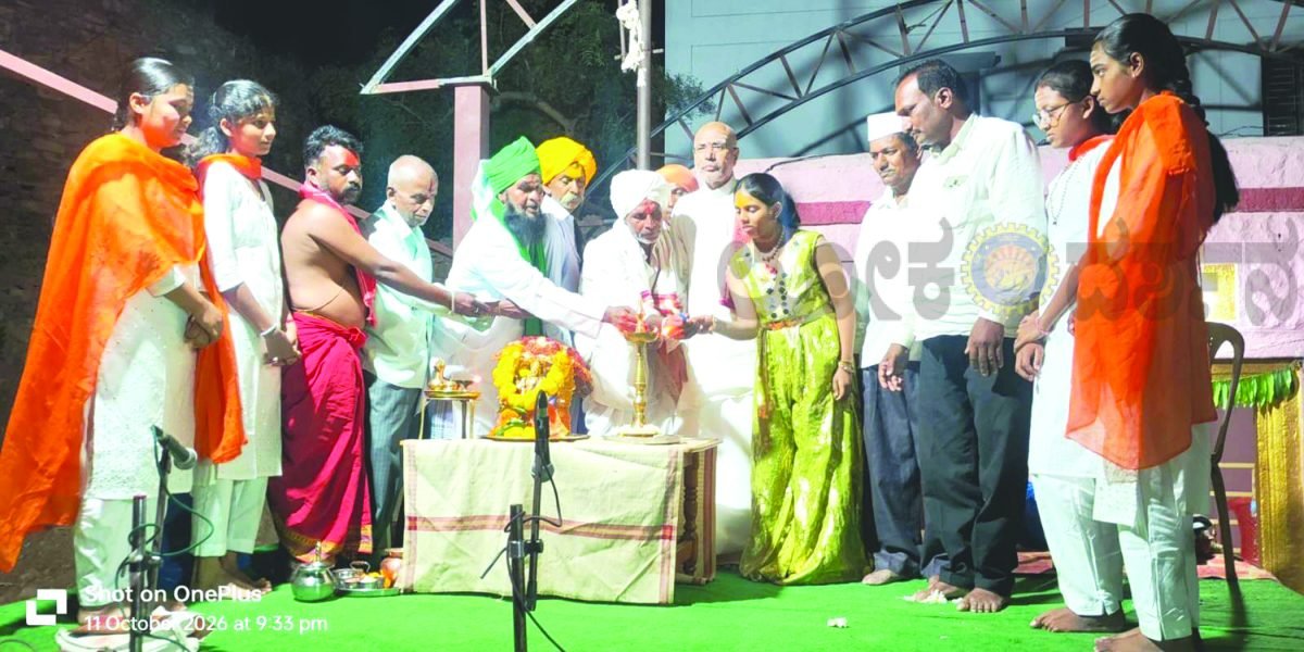 ಕತ್ತಲನ್ನು ಹೊಗಲಾಡಿಸಿ ಬೆಳಕು ಹರಿಸುವುದೇ ನವರಾತ್ರಿ-ನಾರಾಯಣ ಶರಣರು