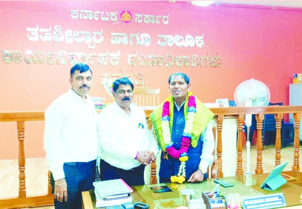 ಸವದತ್ತಿ ತಹಶೀಲ್ದಾರ್ ಮಲ್ಲಿಕಾರ್ಜುನ ಹೆಗ್ಗಣ್ಣವರಗೆ ಸಹಾಯಕ ಆಯುಕ್ತರಾಗಿ ಬಡ್ತಿ: ಆತ್ಮೀಯ ಸನ್ಮಾನ