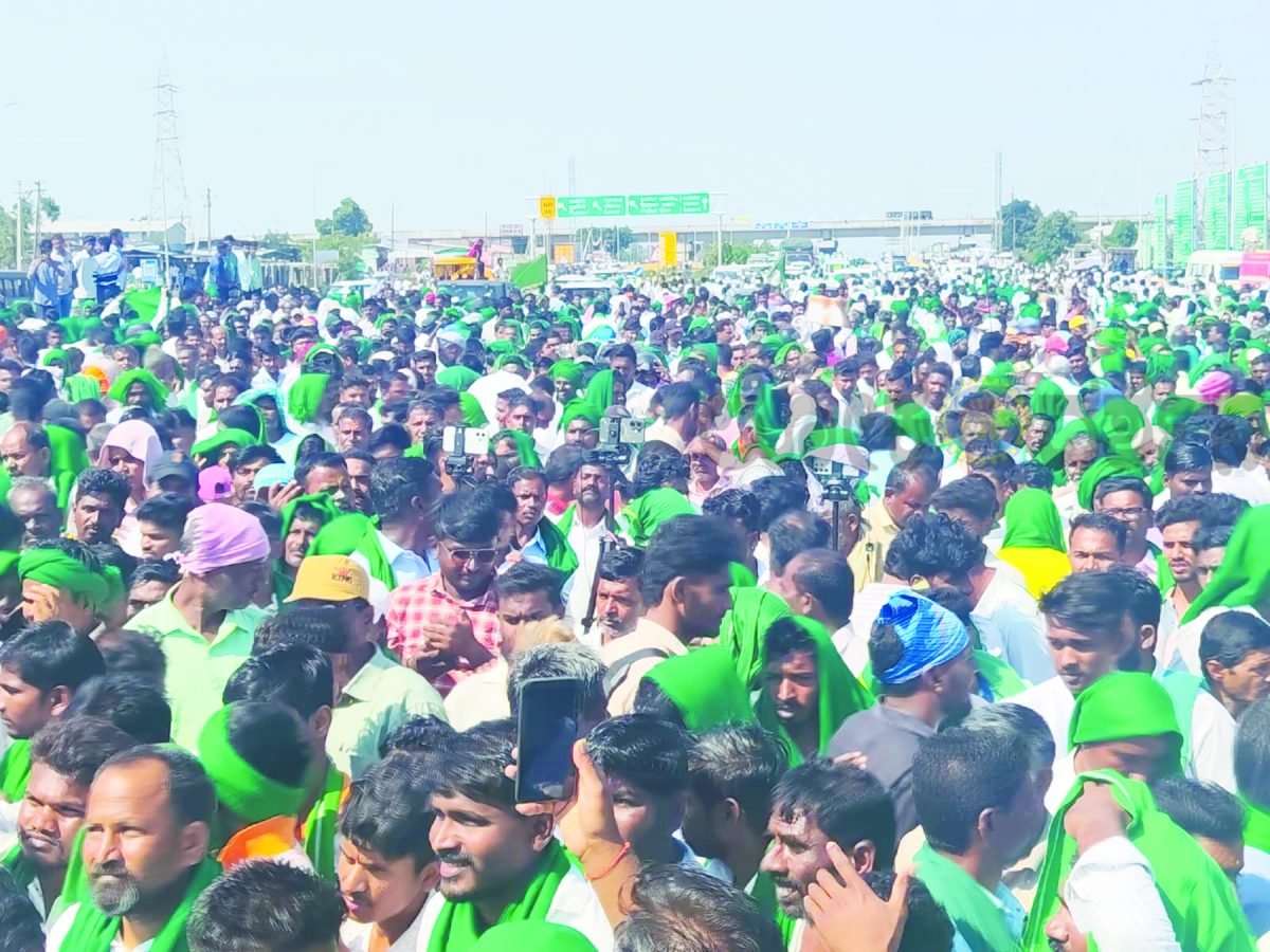 ಕಬ್ಬು ಬೆಳೆಗಾರರ ಕಿಚ್ಚು ದುಪ್ಪಟ್ಟು: ರಾಷ್ಟ್ರೀಯ ಹೆದ್ದಾರಿ ಬಂದ್ - ರೈತರ ಆಕ್ರೋಶ