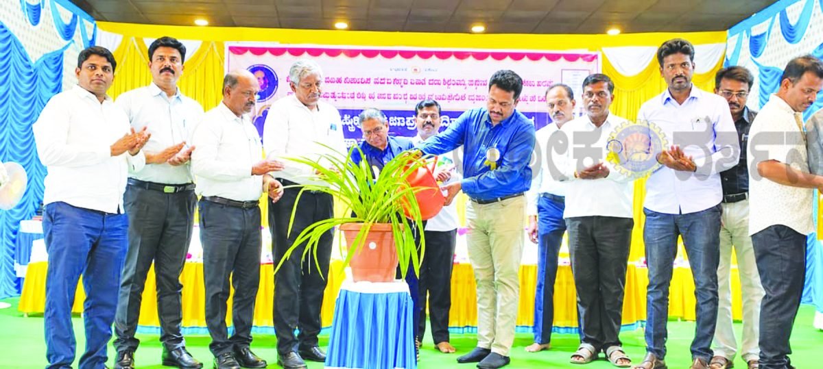 ಯಲಬುರ್ಗಾದಲ್ಲಿ ತಾಲೂಕು ಮಟ್ಟದ ಯುವ ಸಂಸತ್ತು ಸಭೆ ಕಾರ್ಯಕ್ರಮ ಉದ್ಘಾಟನೆ; ಸಂವಿಧಾನ, ಹಕ್ಕು ಮತ್ತು ಕರ್ತವ್ಯಗಳ ಕುರಿತು ಜಾಗೃತಿ