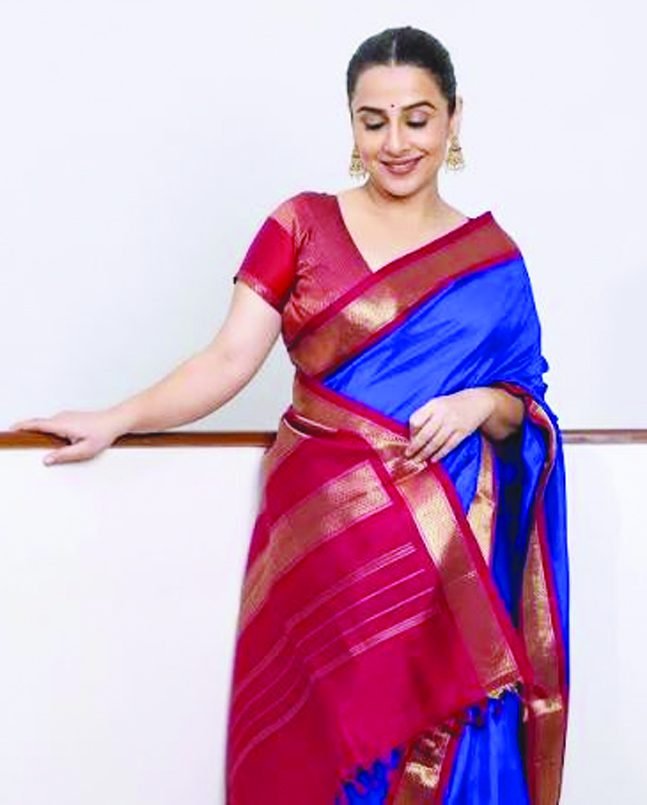 ನವರಾತ್ರಿಯ ನಾಲ್ಕನೇ ದಿನ ರಾಯಲ್ ಬ್ಲೂ ಸೀರೆಯಲ್ಲಿ ಮಿಂಚಿದ ವಿದ್ಯಾ ಬಾಲನ್