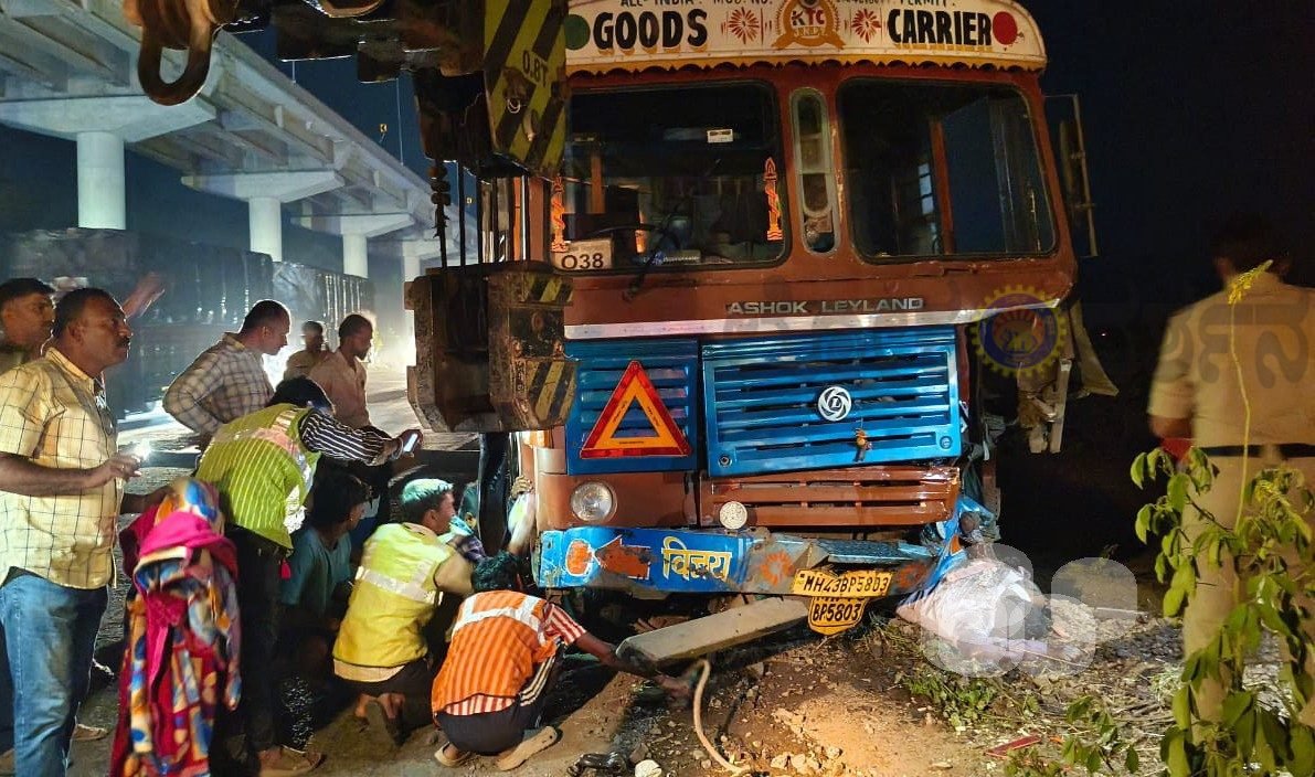 ಭೀಕರ ಅಪಘಾತ: ಕಂಟೇನರ್ ಚಕ್ರದಡಿ ಸಿಲುಕಿ ಪೊಲೀಸ್ ಪೇದೆ-ಮಗಳು ಇಬ್ಬರು ದುರ್ಮರಣ
