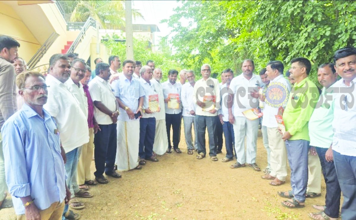 ಎಸ್ ವಿ ಸಂಕನೂರ ಪರ ಮತಯಾಚನೆ ನಡೆಸಿದ ಶಾಸಕ - ಡಾ ಚಂದ್ರು ಲಮಾಣಿ