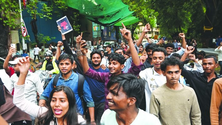 ಮುಂಬೈನಲ್ಲಿ ಸಿಇಸಿ ವಿರುದ್ಧ ಸಿಜೆಪಿ ಪ್ರತಿಭಟನೆ ಆರಂಭ; ತ್ರಿವರ್ಣ ಧ್ವಜ ಹಿಡಿದು ಘೋಷಣೆ ಮೊಳಗಿಸಿದ ಜೆನ್ ಝೀ ಯುವಕರು