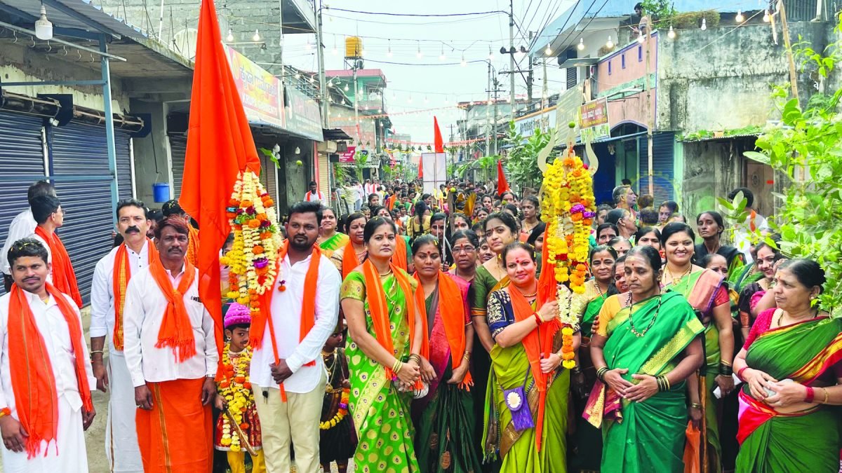 ಭಕ್ತಿಯ ಕಳೆ, ರಂಗೋಲಿ, ಪುಷ್ಪವೃಷ್ಟಿ, ಆರತಿಯೊಂದಿಗೆ ದುರ್ಗಾ ದೌಡ್ಗೆ ಭವ್ಯ ಸ್ವಾಗತ