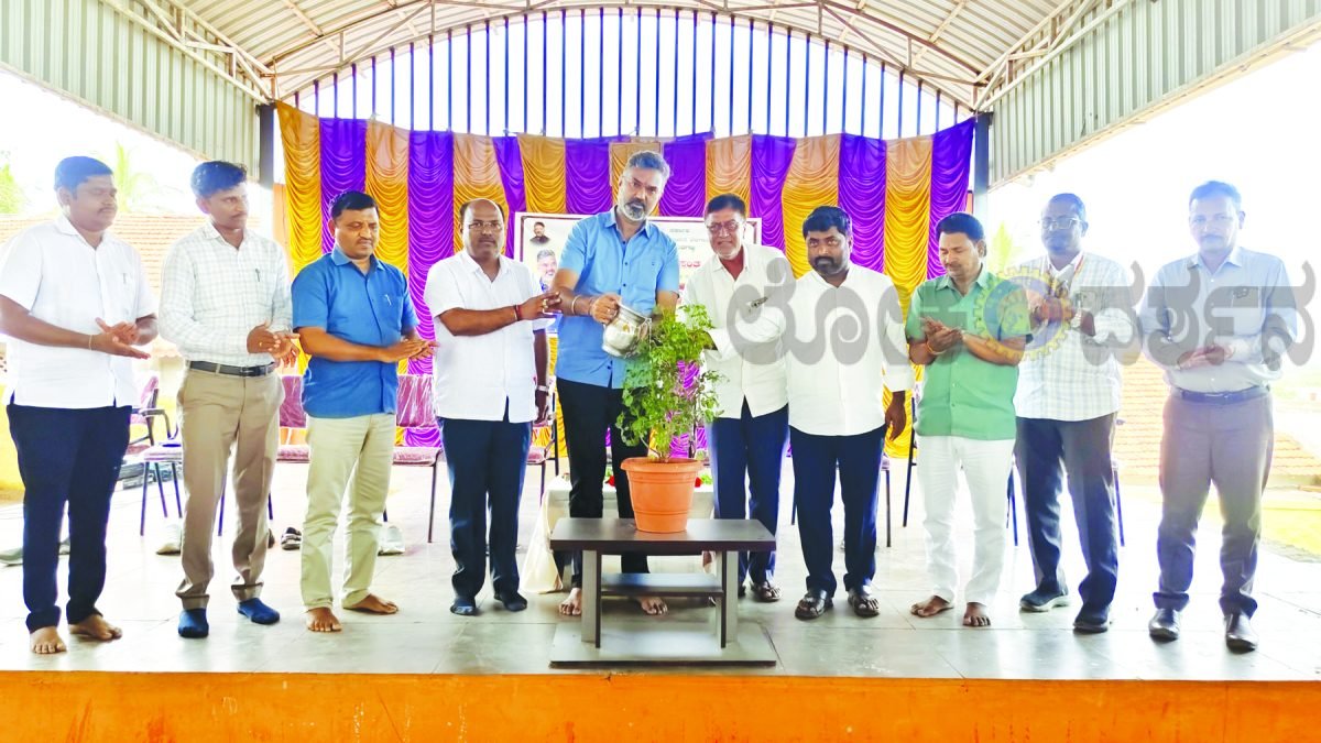 ಯರಗಟ್ಟಿಯಲ್ಲಿ ಪ್ರಜಾ ಸೇವಾ ಆಂದೋಲನಕ್ಕೆ ಶಾಸಕ ವಿಶ್ವಾಸ ವೈದ್ಯ ಚಾಲನೆ