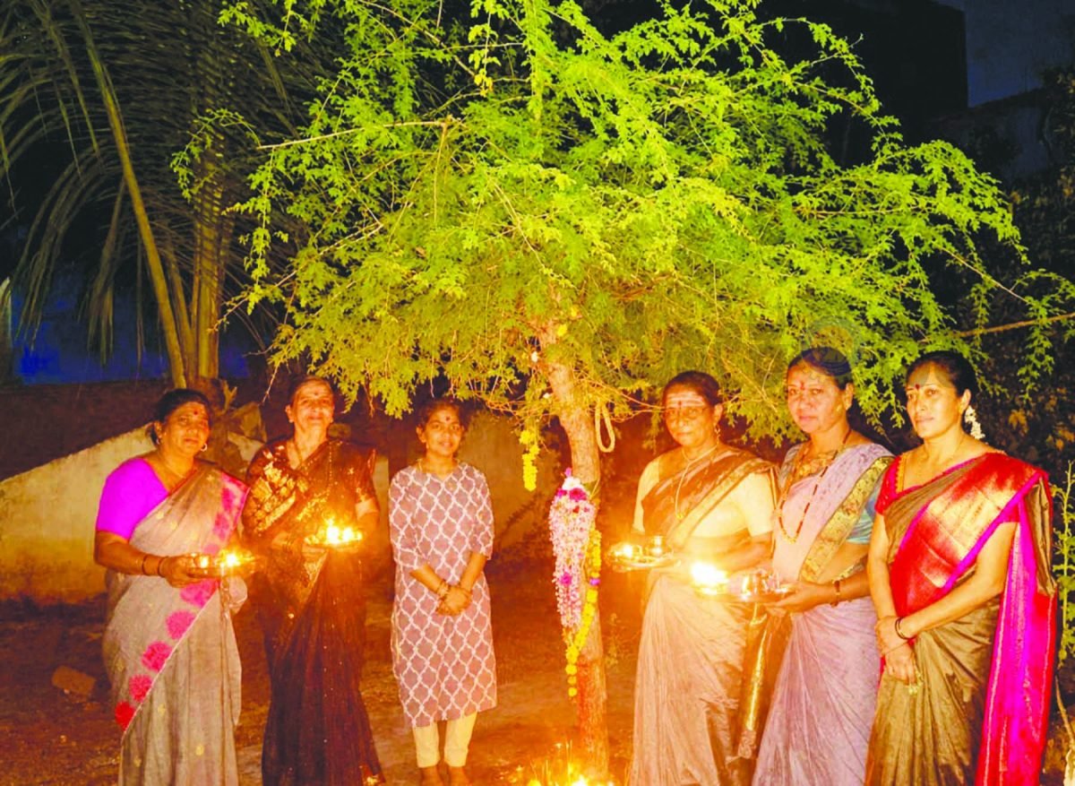 ಶಕ್ತಿದೇವಿ ಬನ್ನಿ ಗಿಡಕ್ಕೆ ವಿಶೇಷ ಪೂಜೆ ಸಲ್ಲಿಸಿ ಸಂಭ್ರಮದ ನಾಡಹಬ್ಬ ಆಚರಣೆ