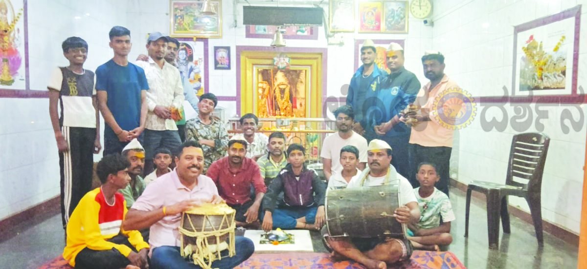 ಬೀರಸಿದ್ದೇಶ್ವರ ದೇವಸ್ಥಾನದಲ್ಲಿ ದಸರಾ ಪ್ರಯುಕ್ತ ಭಜನಾ ಕಾರ್ಯಕ್ರಮ