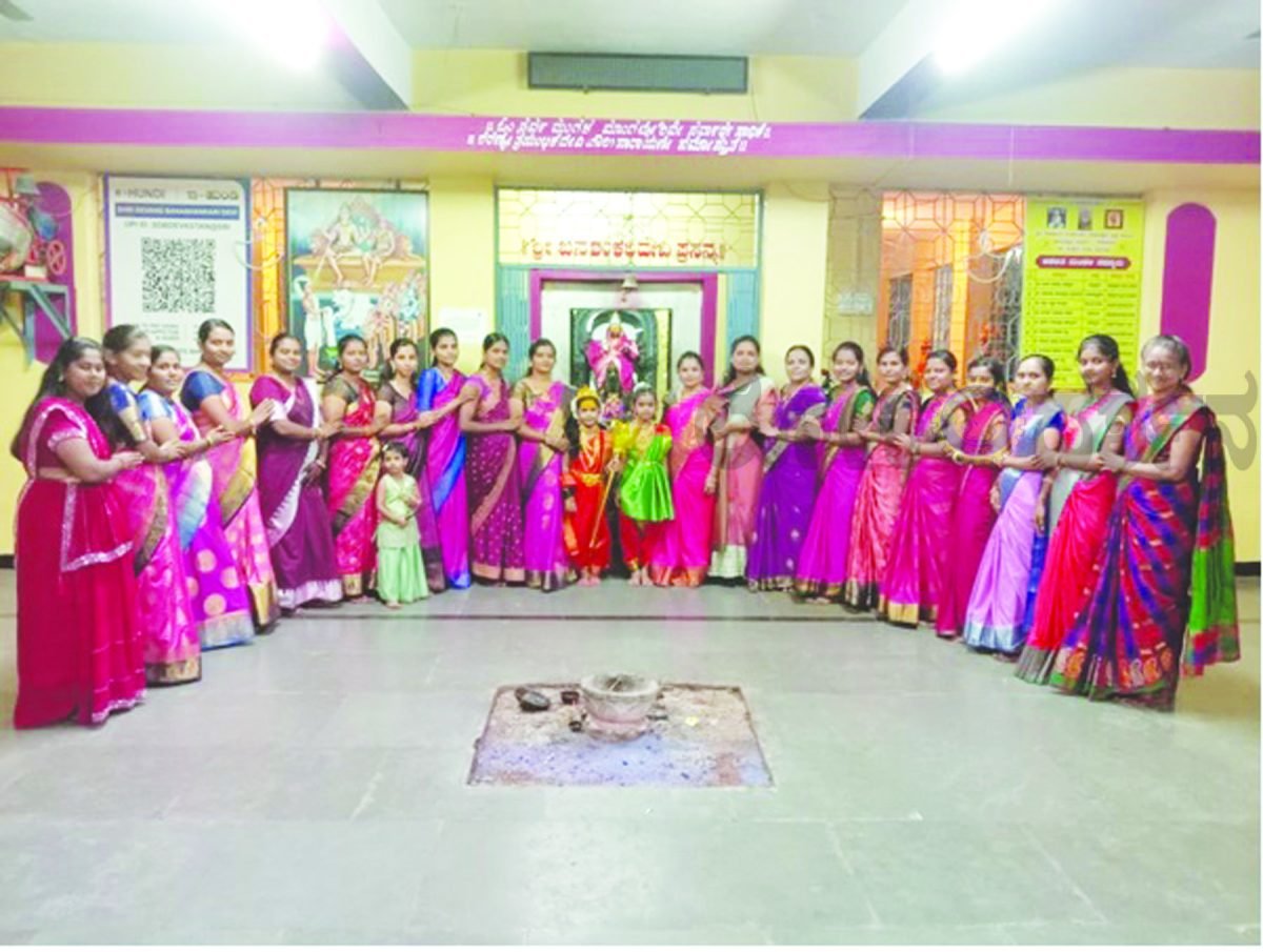 ರಂಗು ರಂಗಿನ ನವರಾತ್ರಿ ಉತ್ಸವ 8ನೇ ದಿನದಲ್ಲಿ ಪಾದಾರೆ​‍್ಣ