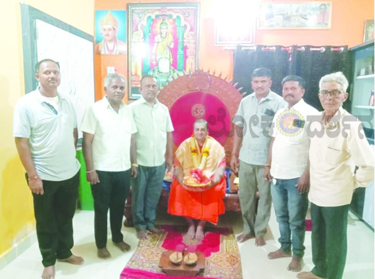 ಶ್ರೀಶಿದ್ದೇಶ್ವರ ಶಿವಾಚಾರ್ ಮಹಾಸ್ವಾಮಿಗಳ 65ನೇ ಹುಟ್ಟುಹಬ್ಬ ಆಚರಣೆ ಶ್ರೀಗಳಿಗೆ ಸನ್ಮಾನ