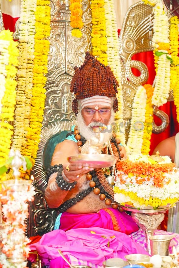 ಶಿಷ್ಯನಿಗೆ ಆಧ್ಯಾತ್ಮಿಕ ಮಾರ್ಗದರ್ಶನ ನೀಡುವವನೇ ಗುರು- ಶ್ರೀರಂಭಾಪುರಿ