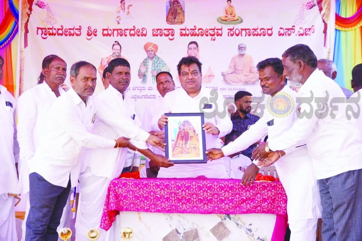 ಸಂಗಾಪುರ ದುರ್ಗಾದೇವಿ ಜಾತ್ರೆಯಲ್ಲಿ ಸಚಿವ ಎಂ.ಬಿ. ಪಾಟೀಲ ಭಾಗಿ