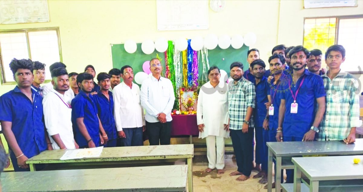 ಕೈಗಾರಿಕಾ ತರಬೇತಿ ಕೇಂದ್ರದಲ್ಲಿ ಆಯುಧ ಪೂಜೆ
