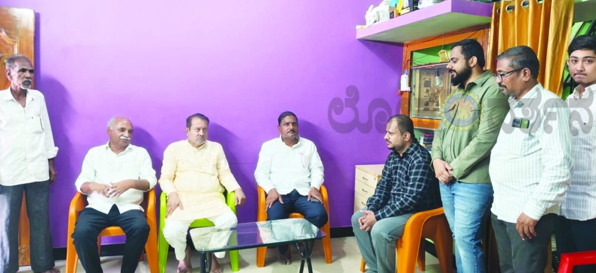 ಮೃತ ವ್ಯಕ್ತಿಯ ಮನೆಗೆ ಶಾಸಕ ನಾಡಗೌಡ ಭೇಟಿ; ಸಾಂತ್ವನ