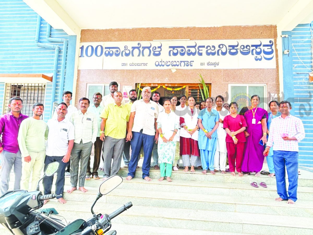 ಯಲಬುರ್ಗಾ ಸಾರ್ವಜನಿಕ ಆಸ್ಪತ್ರೆಯಲ್ಲಿ ಸಡಗರದ ಆಯುಧ ಪೂಜೆ; ಆಸ್ಪತ್ರೆ ಆವರಣದಲ್ಲಿ ಹಬ್ಬದ ಕಳೆ